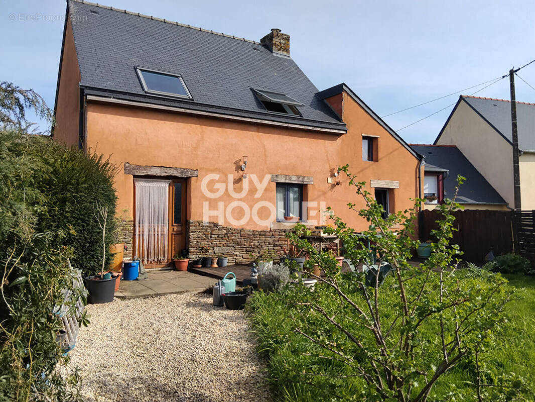 Maison à PLEUGUENEUC