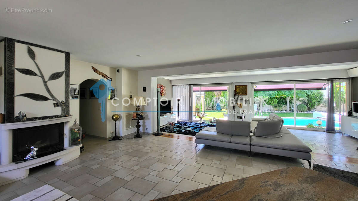 DPT GARD (30), à vendre, secteur PARIGNARGUES, maison de 181m2 habitables, de plain-pied, type 5, piscine, jar - photo 15