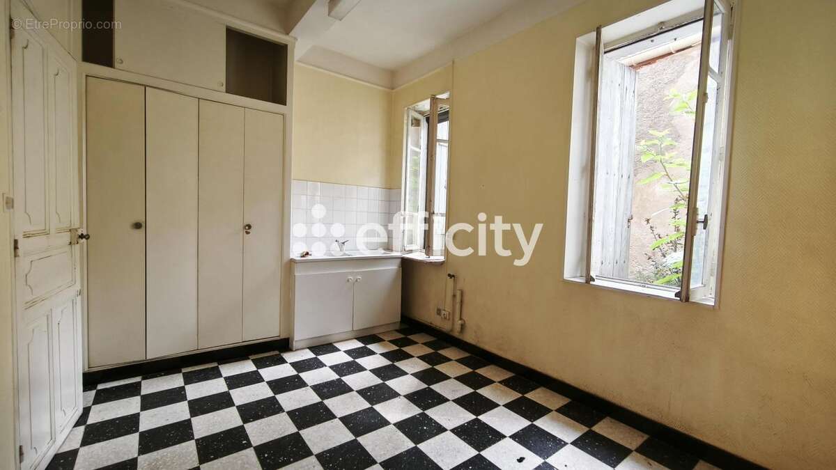 Maison à NISSAN-LEZ-ENSERUNE