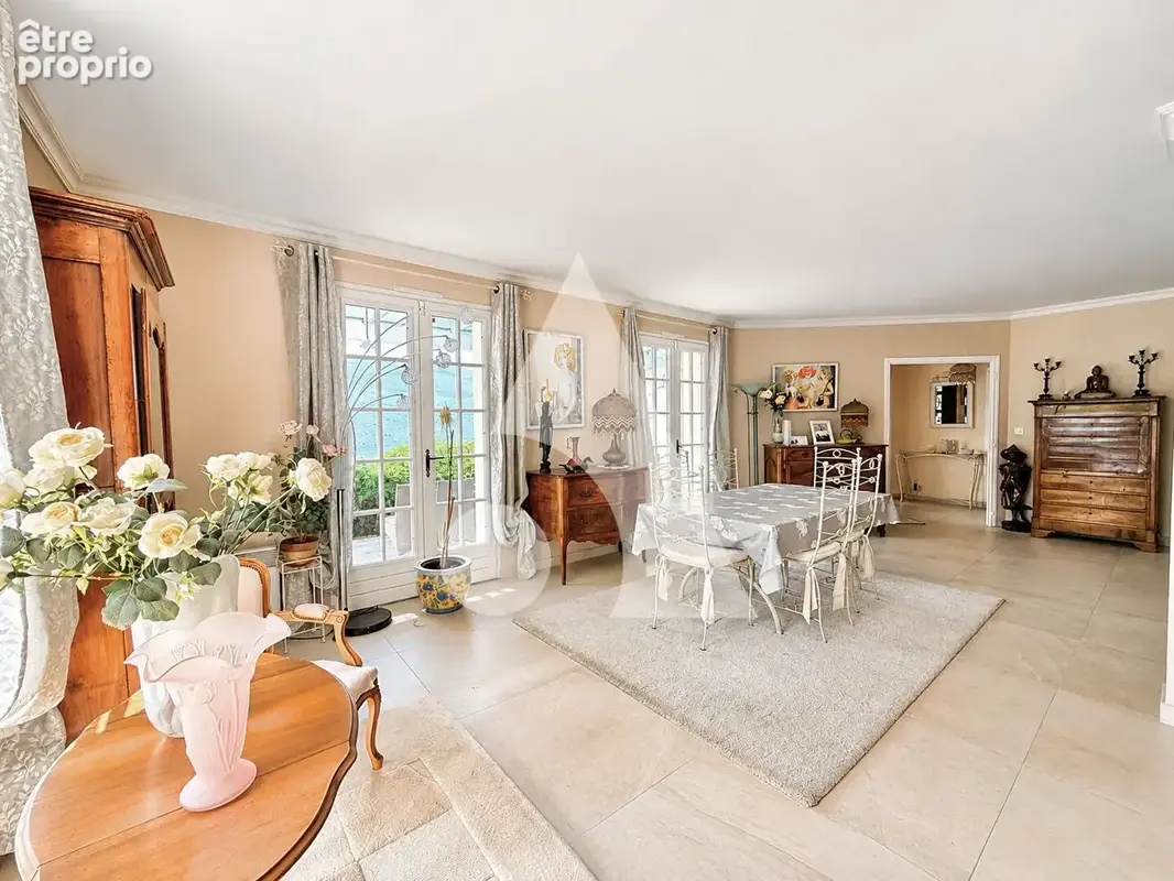 Villa d'exception avec vue panoramique sur le Lac du Bourget - 294 m² - Piscine - photo 6