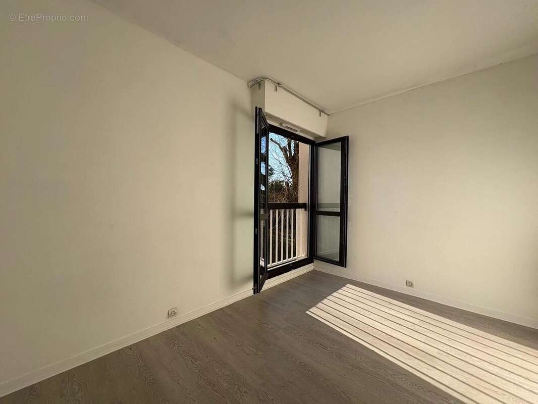 Appartement à LES CLAYES-SOUS-BOIS