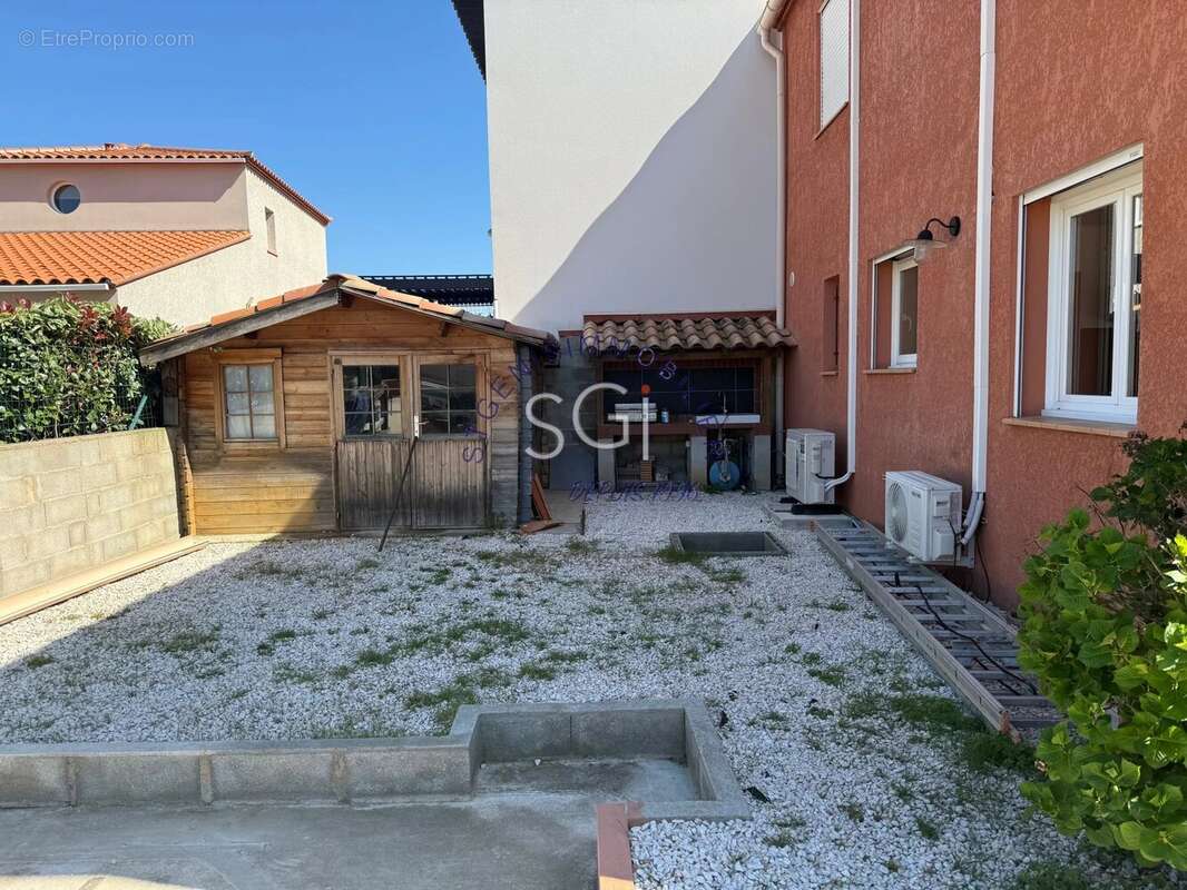 Maison à VILLELONGUE-DELS-MONTS