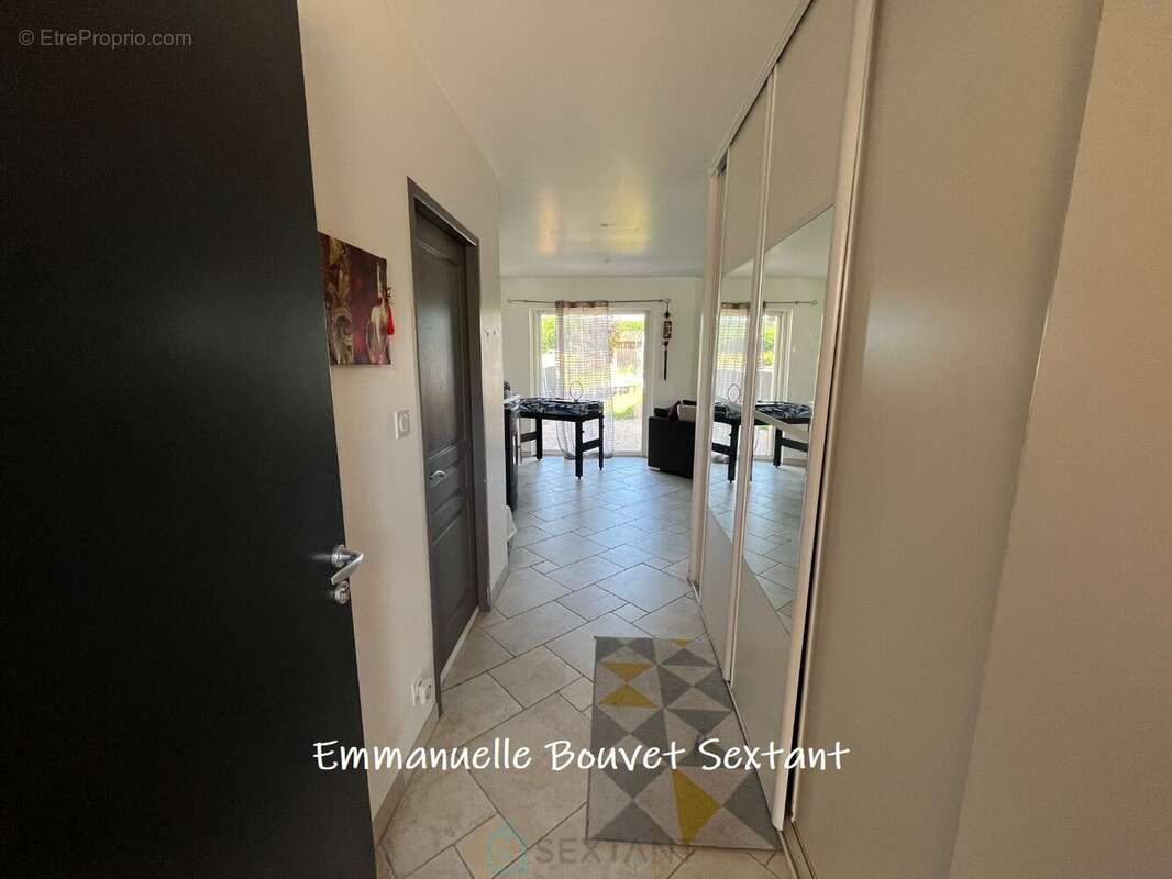 Maison contemporaine de plain-pied, 4 chambres, 2 sde, 2 wc, double-garage, 2000 m² de terrain - photo 6