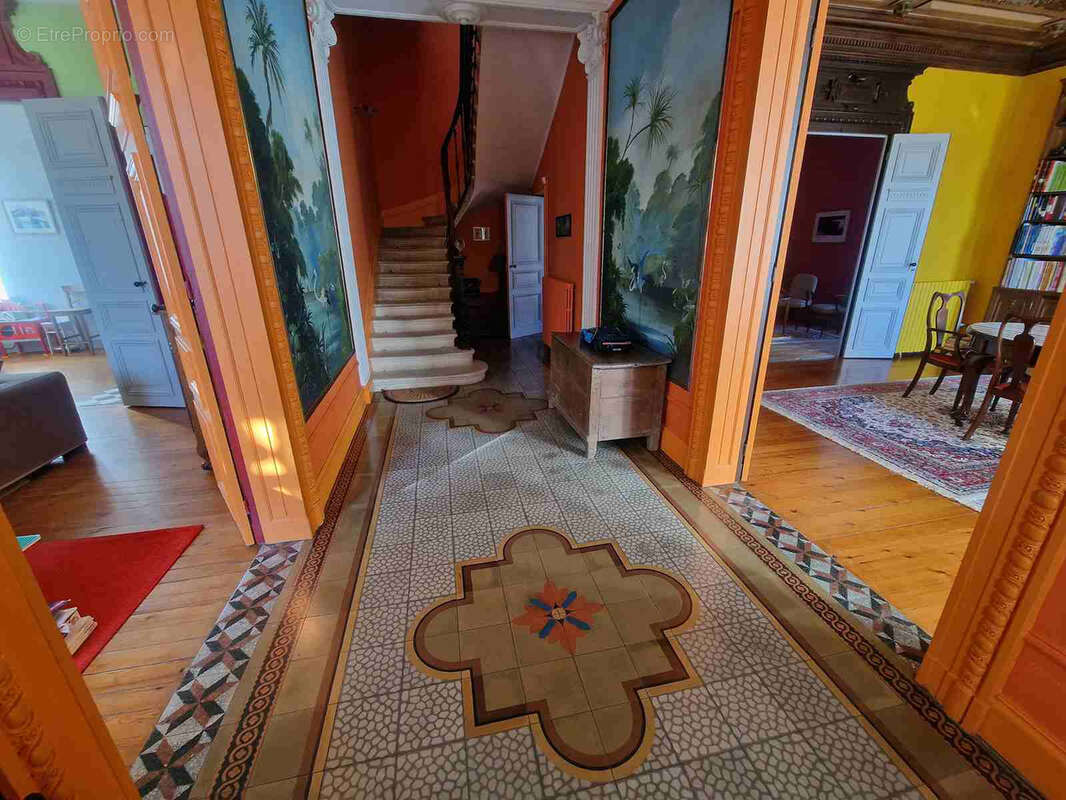 Maison de maître avec dépendances et piscine - photo 14
