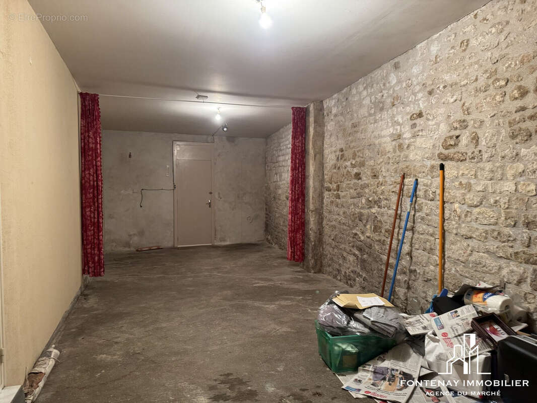 garage - Maison à FONTENAY-LE-COMTE