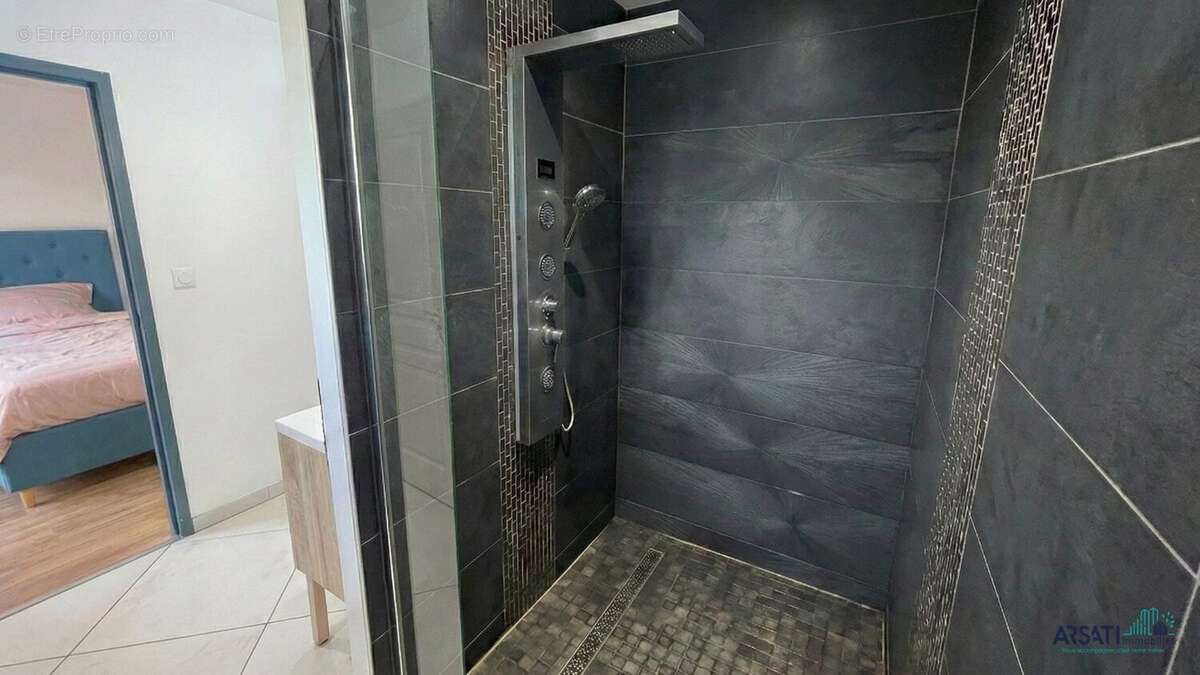 Maison à MEZIERES-SUR-COUESNON