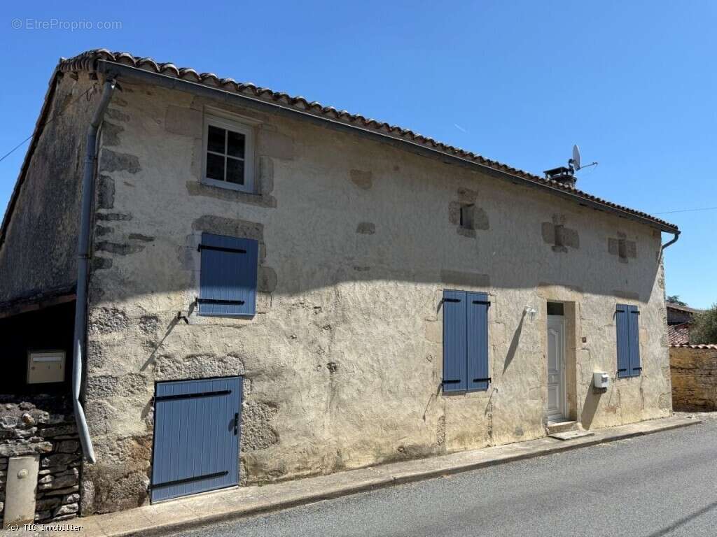 Maison à NANTEUIL-EN-VALLEE