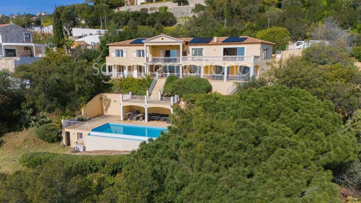 Maison à LES ISSAMBRES