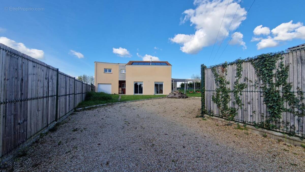 Maison à SAINT-JULIEN-DE-CONCELLES