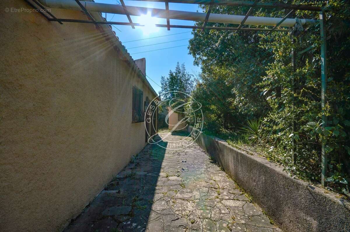 Maison à LORGUES