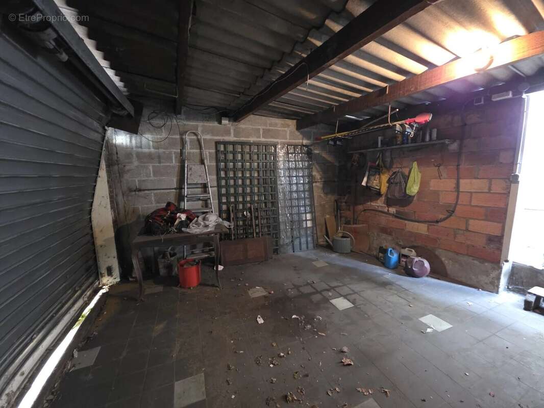 EXCLUSIVITÉ – Maison familiale traversante avec jardin, garage, sous-sol total et fort potentiel d’évolution – Plateau de Gentil - photo 14