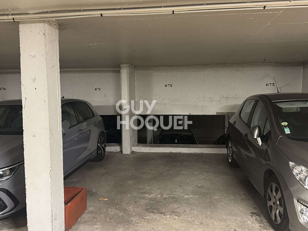 Parking à CHAVILLE