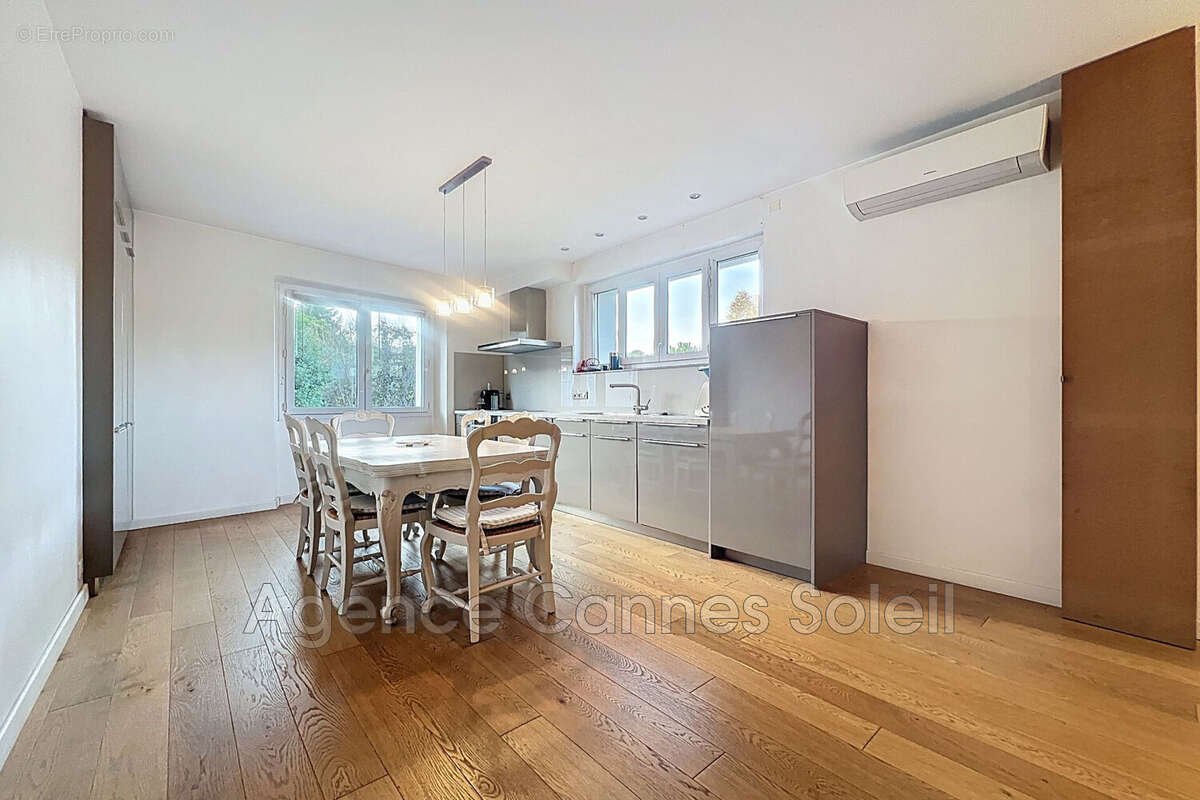 Appartement à MOUGINS