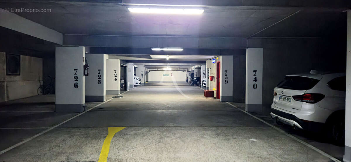Parking à PARIS-10E