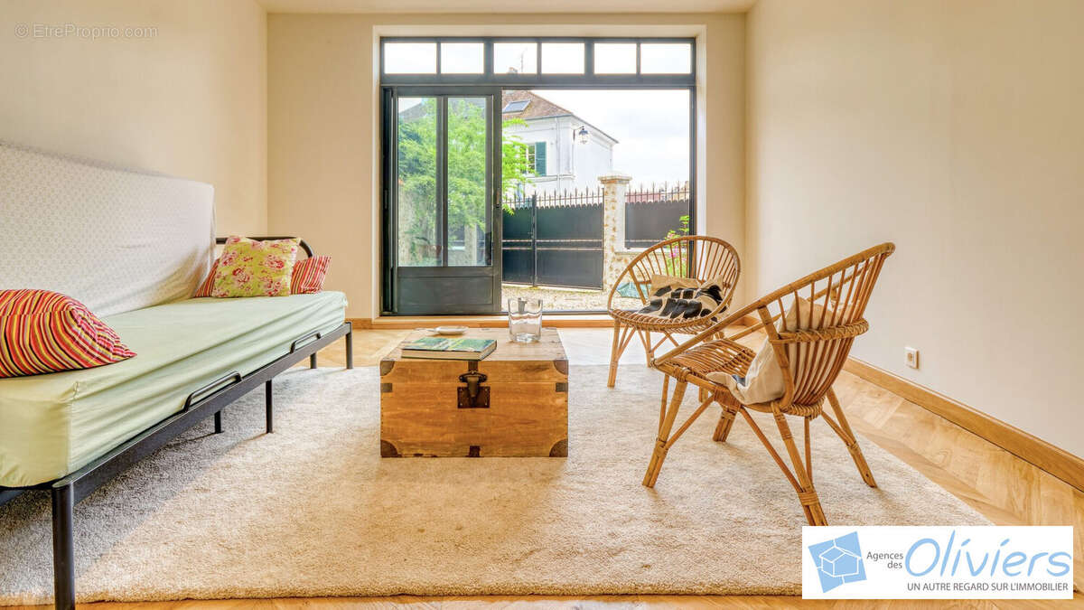 Maison à VOISINS-LE-BRETONNEUX