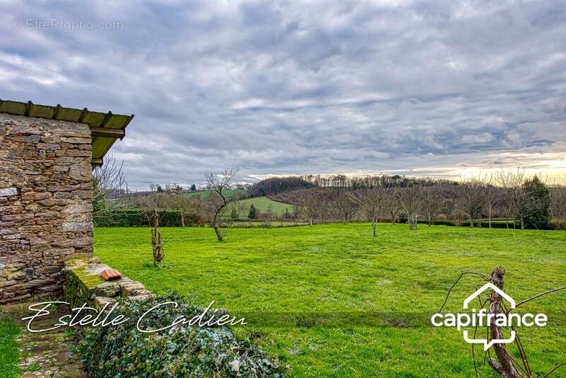 Maison à SAINT-PIERRE-DU-CHEMIN