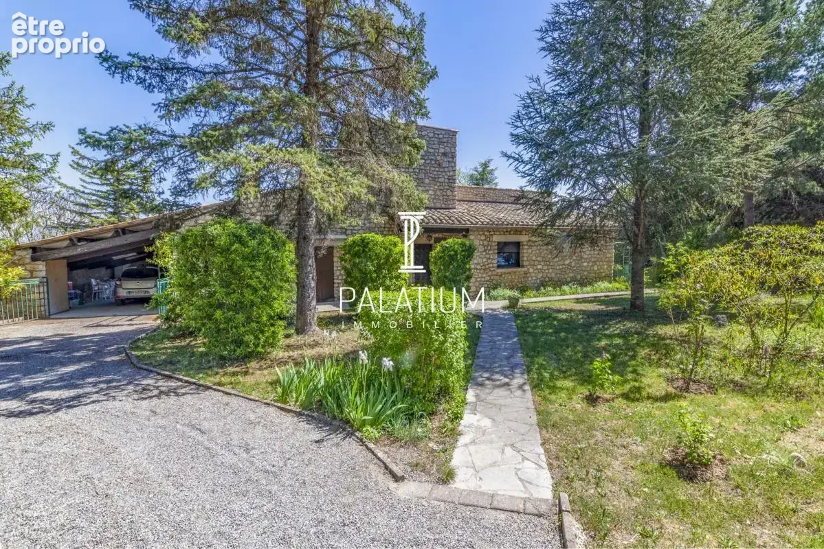 Maison de plain-pied avec jardin arboré et 3 appartements - photo 13