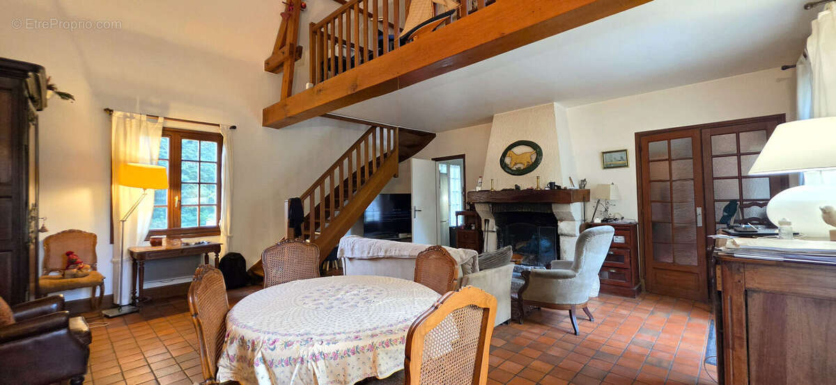 Maison à CAMBRONNE-LES-RIBECOURT