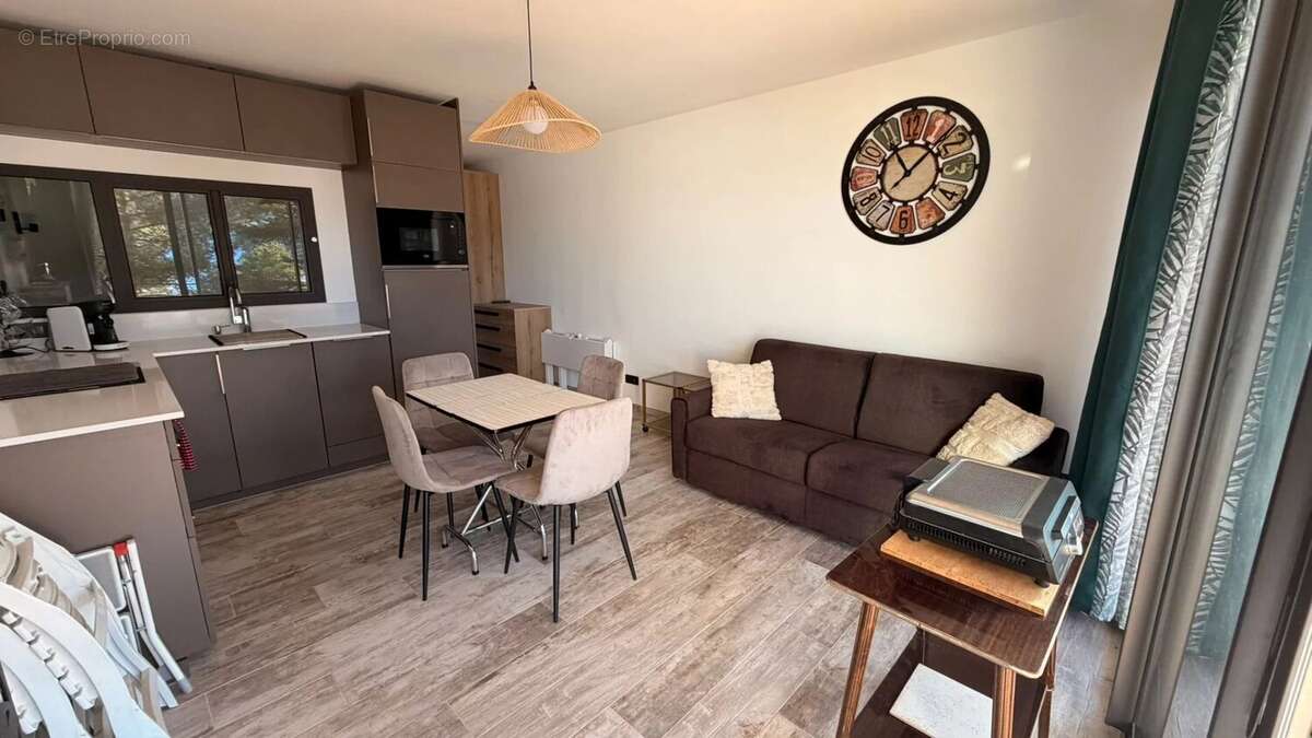 Appartement à VALLAURIS