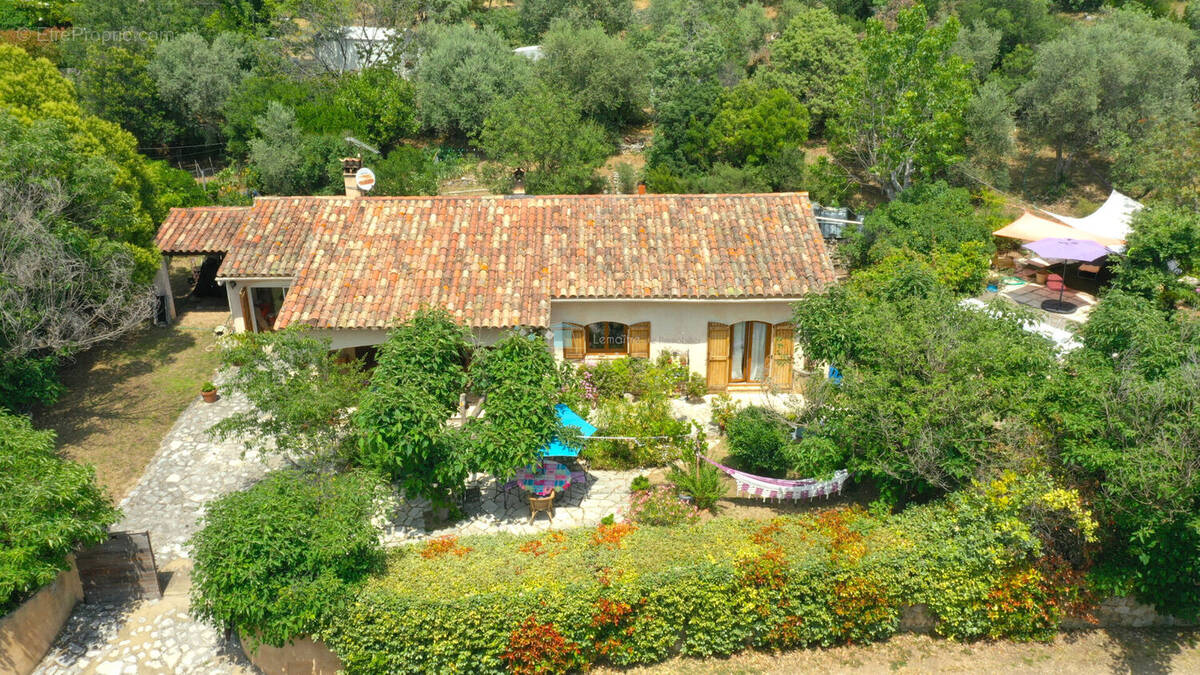 Maison à SAINT-CEZAIRE-SUR-SIAGNE