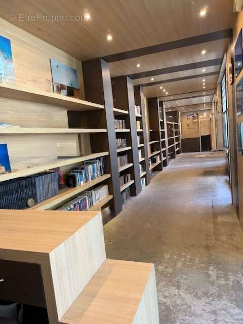 Commerce à FONTAINE-DE-VAUCLUSE