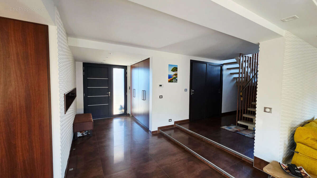 Maison à MONTREAL-LA-CLUSE