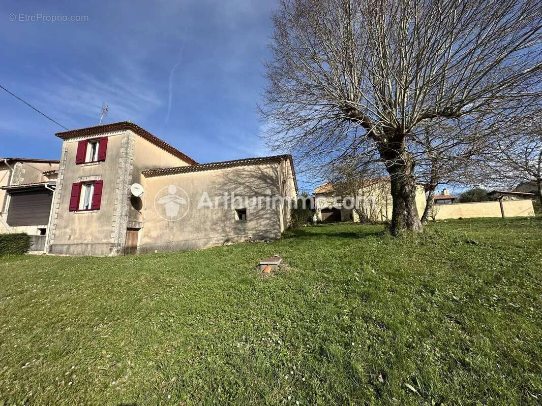 Maison à NEUVIC