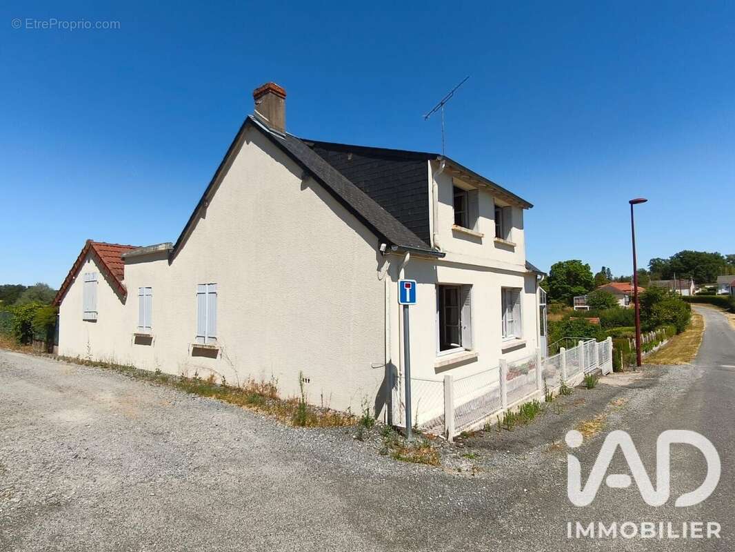 Maison 96 m² à Cercy-La-Tour  - photo 3