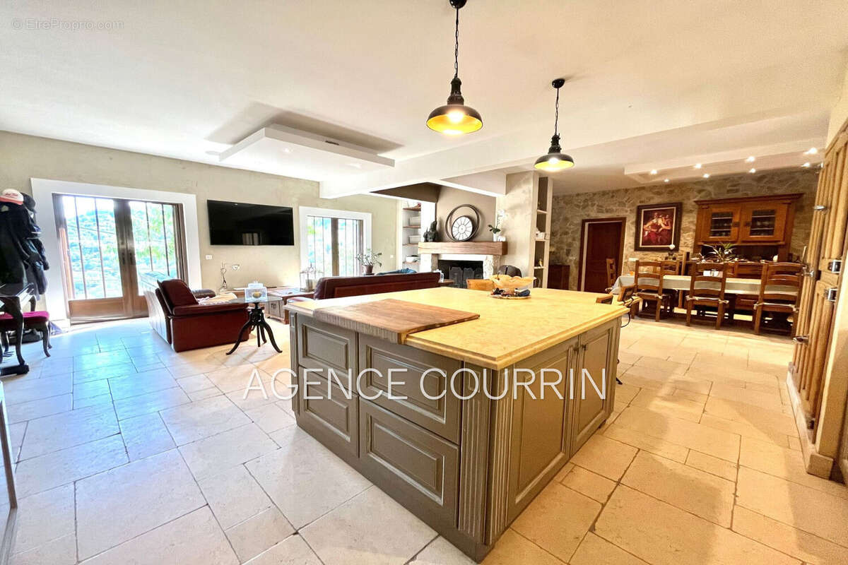 Maison à LE BAR-SUR-LOUP