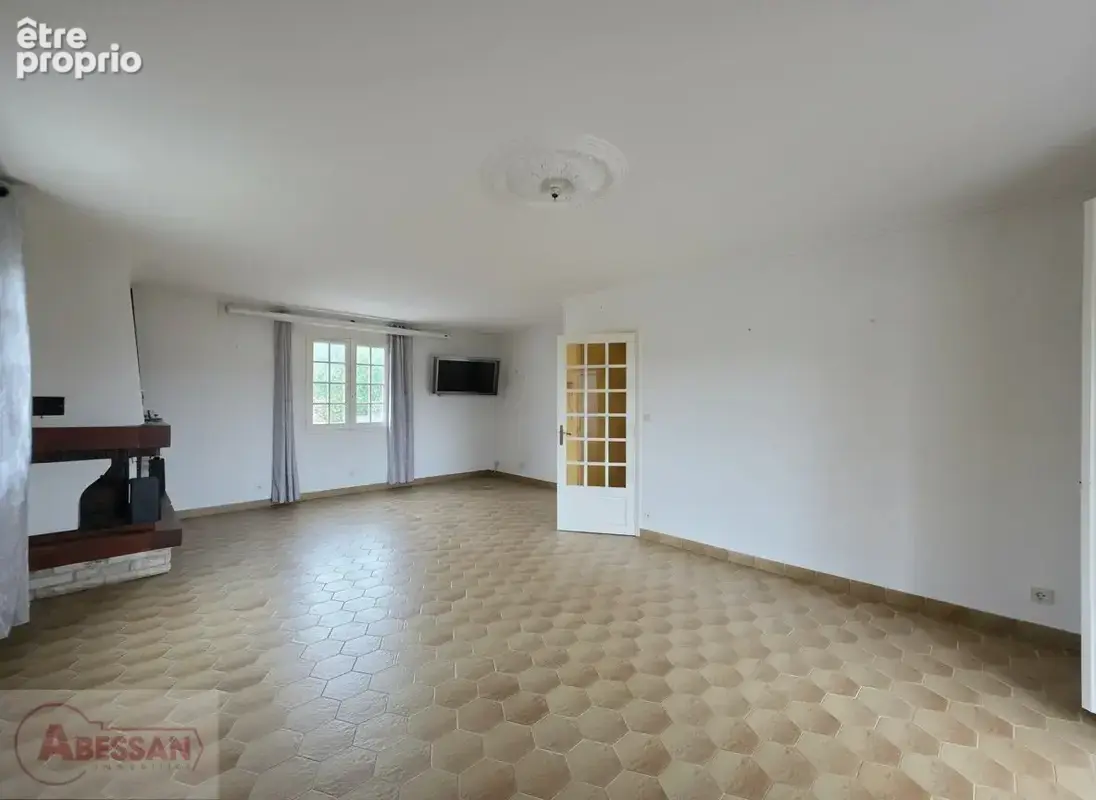 Maison 141 m² à Saint-Privat-Des-Vieux  - photo 4