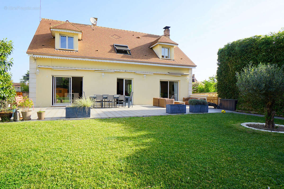 Maison à MEZIERES-SUR-SEINE