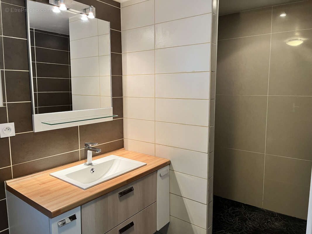 Maison à GREZIEU-LA-VARENNE