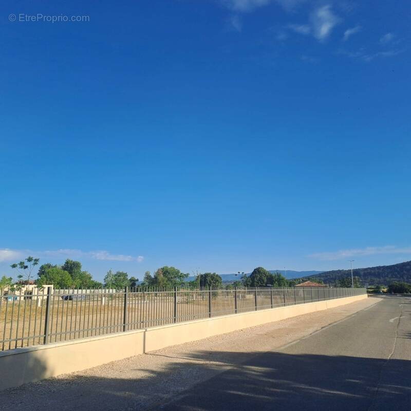 Terrain à PEYROLLES-EN-PROVENCE
