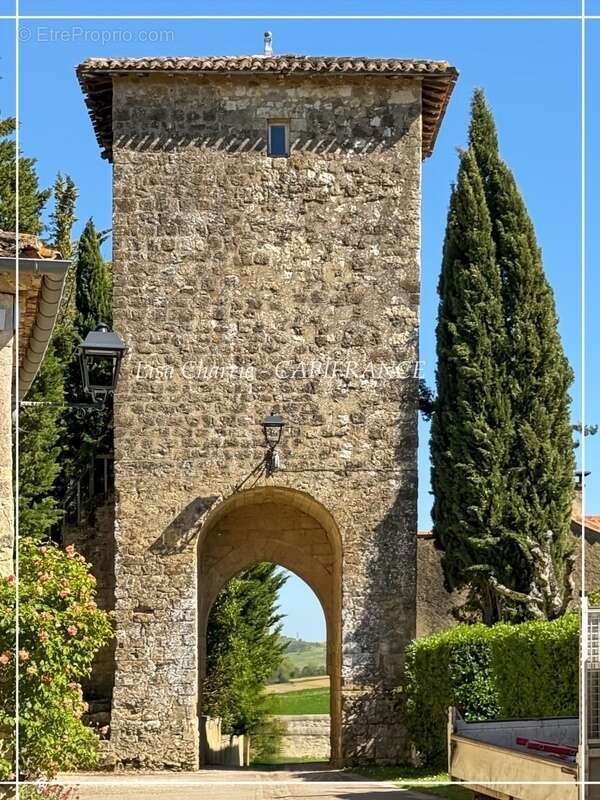 Maison à VIC-FEZENSAC