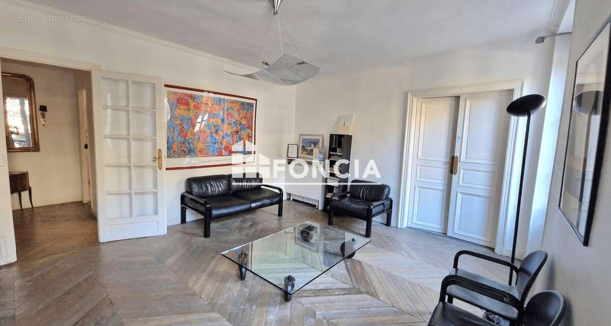 Appartement à PARIS-11E