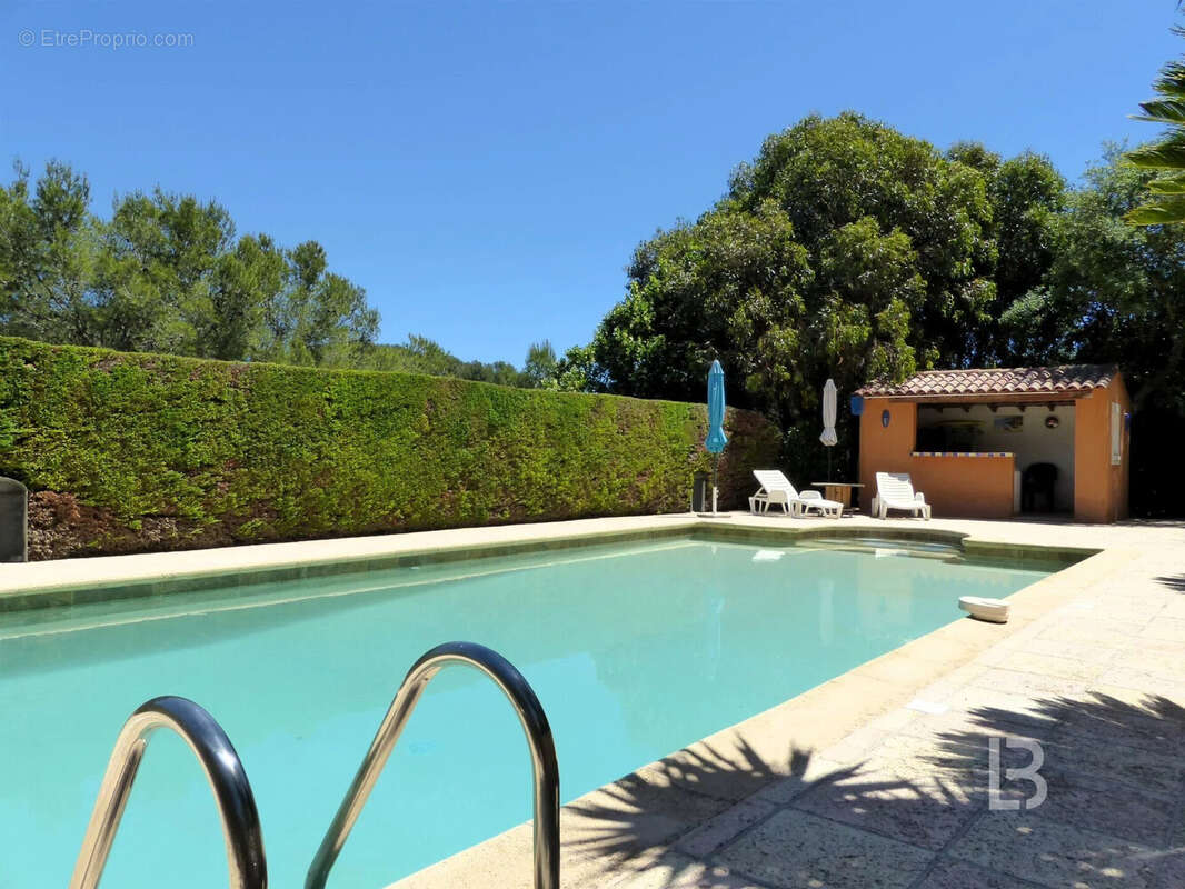 Maison à CARQUEIRANNE