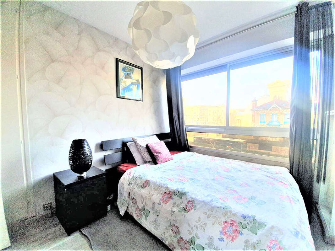 Appartement à COURBEVOIE