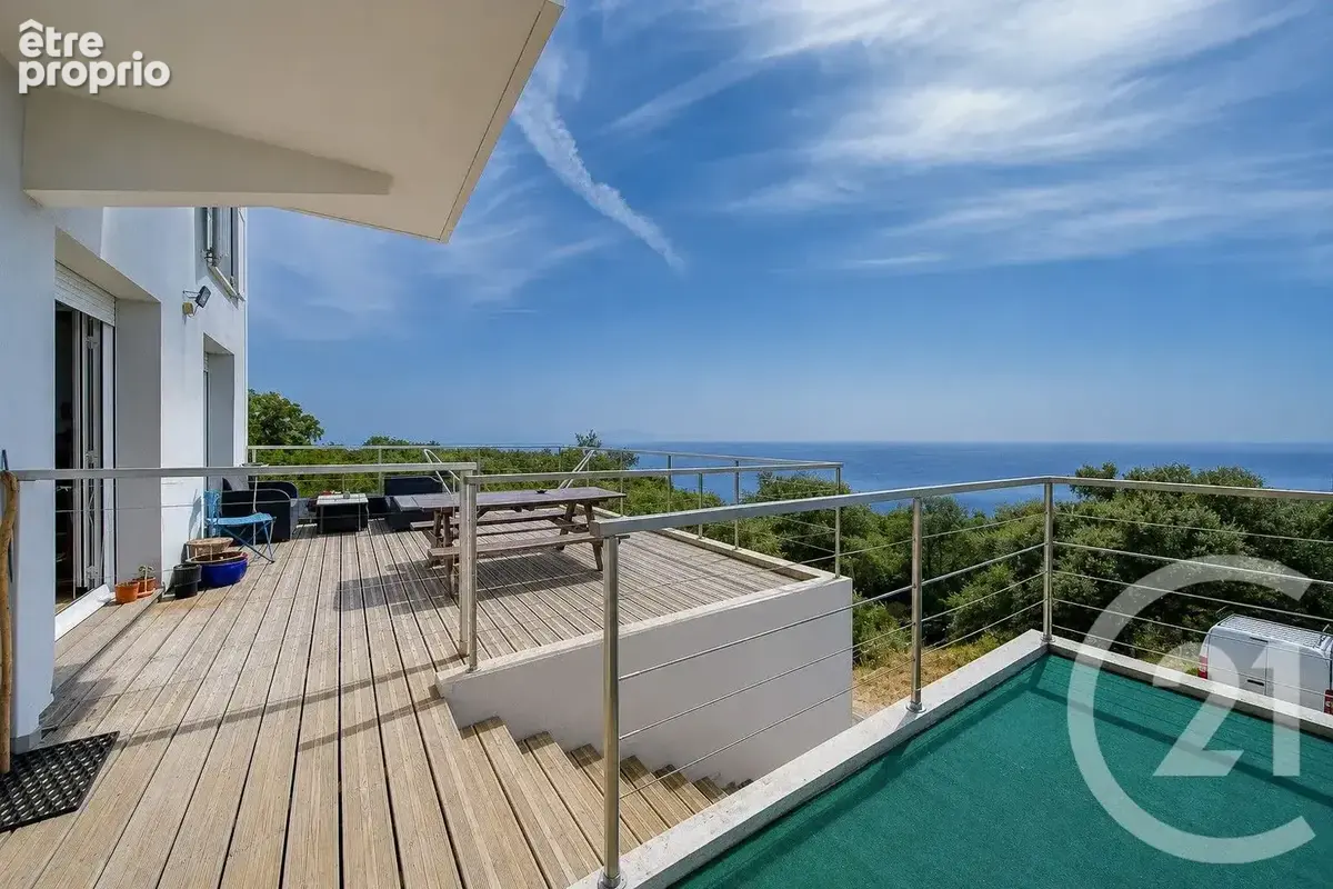 Photo Appartement à Santa-Maria-Di-Lota au prix de 710 000€