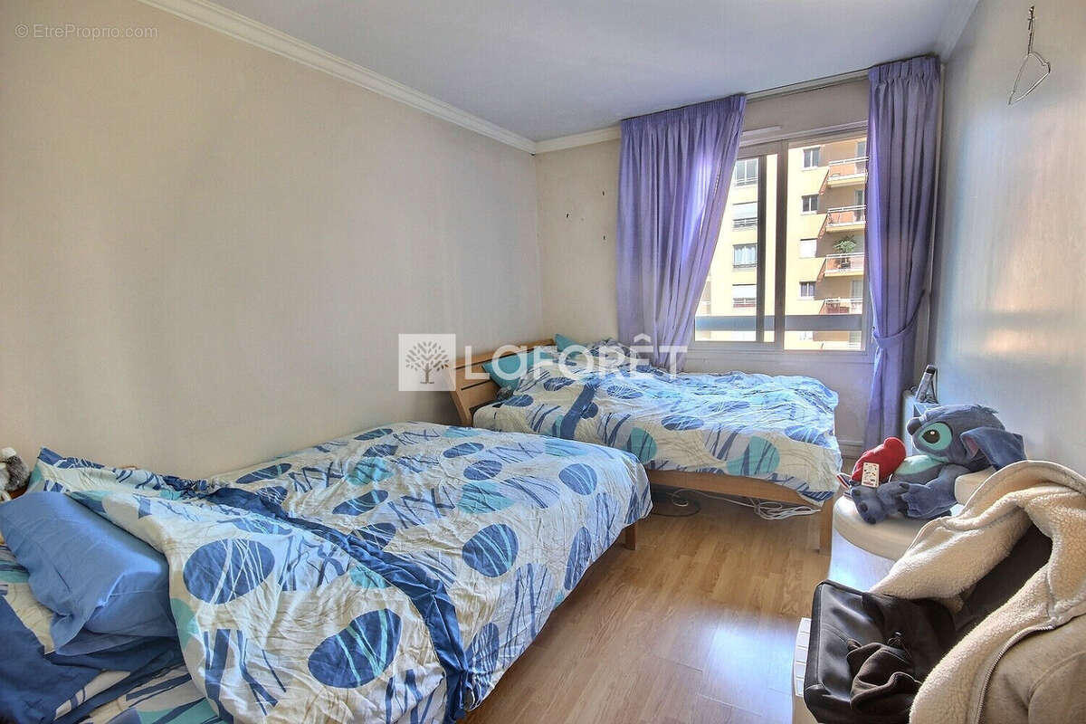 Appartement à COURBEVOIE