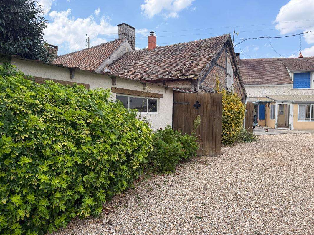 Maison ancienne de plus de 90 m² + bungalow T3 - À 7 min de la gare de Bueil - photo 10