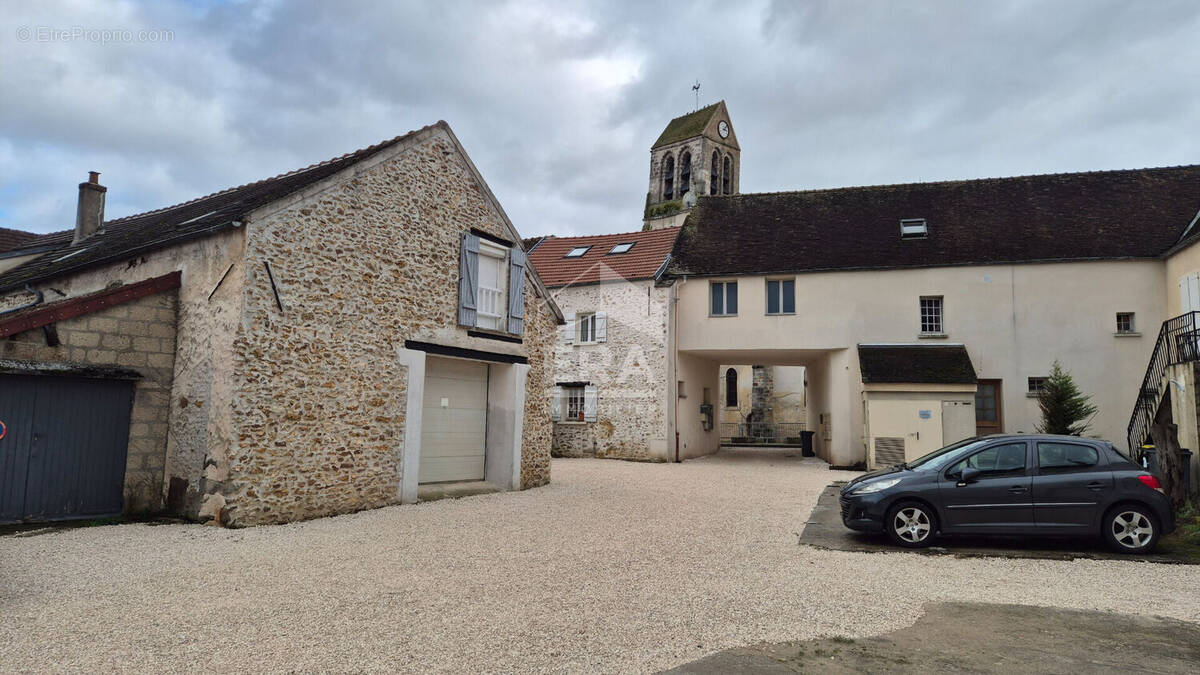 Appartement à COUBERT
