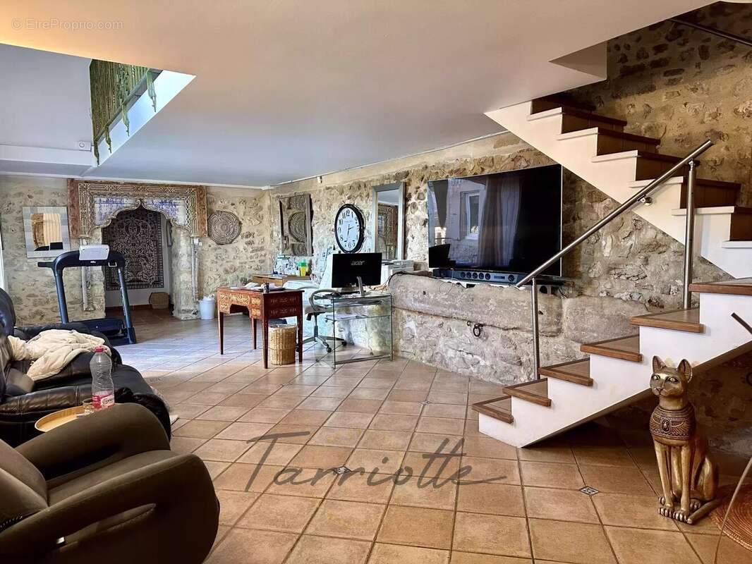 Maison à MONTELIMAR