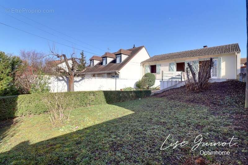 Maison à LES CLAYES-SOUS-BOIS