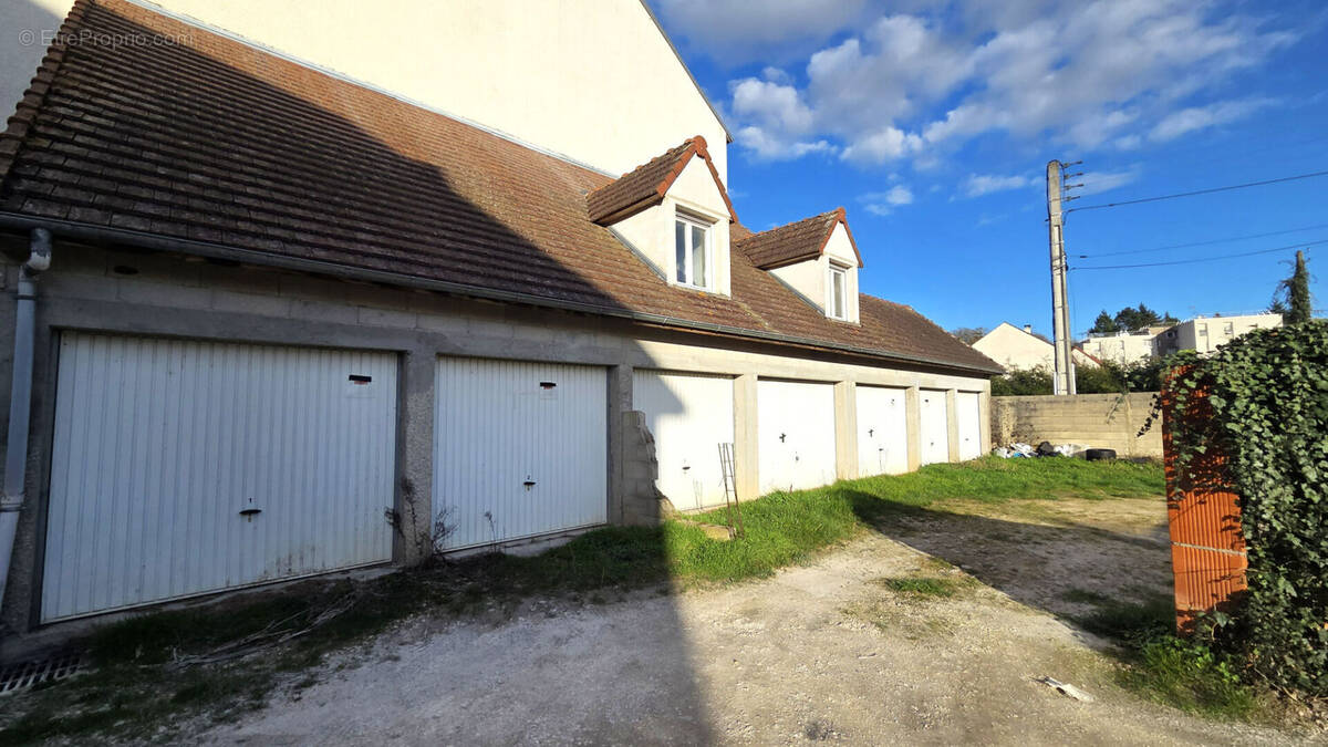 Parking à LA FERTE-SOUS-JOUARRE