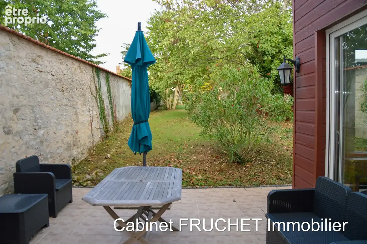 CHANTONNAY - Agréable Maison de ville avec jardin - photo 10