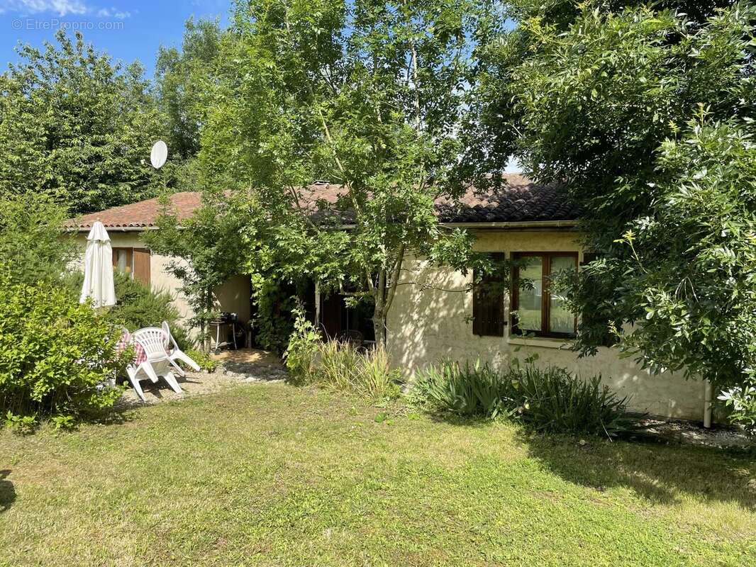 Maison à SAINT-PIERRE-DE-JUILLERS