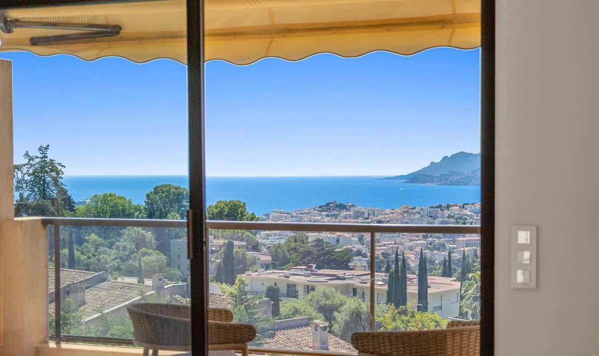 Appartement à LE CANNET
