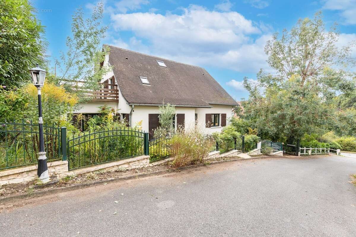 Maison à VERRIERES-LE-BUISSON