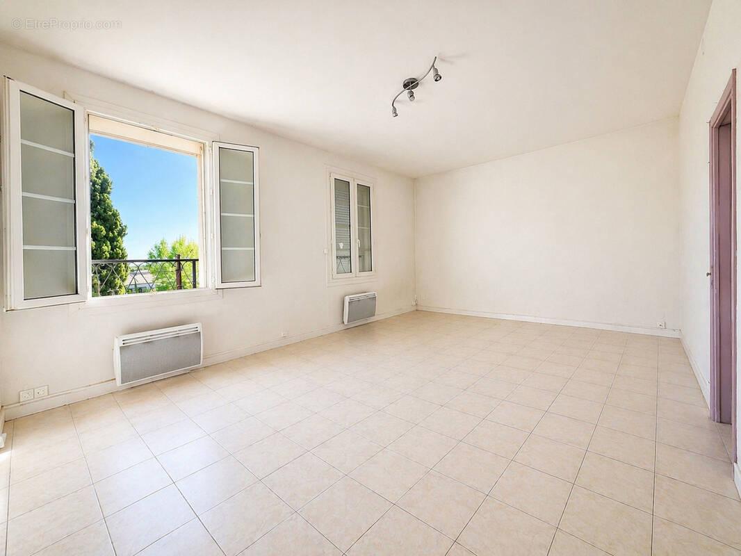 Appartement à VERGEZE