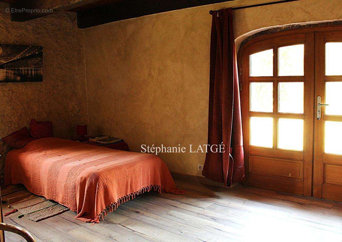 Ferme rénovée de 5 chambres avec Gîte à Larodde (63) - photo 4